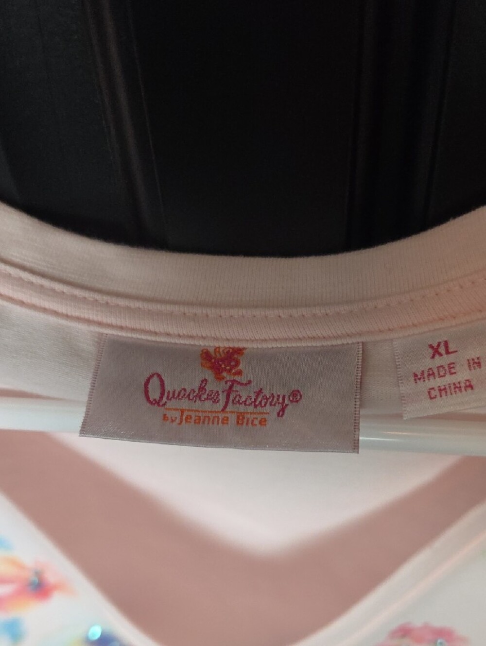 Quacker Factory Pink Floral V-Neck Top - Picture 3 of 6
